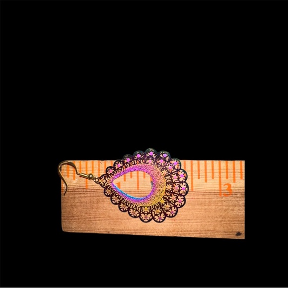 Victorian Filigree Wire Hook Earrings in Gold Tone - Picture 5 of 5